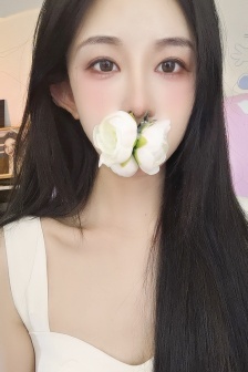 对睡着的女儿下手